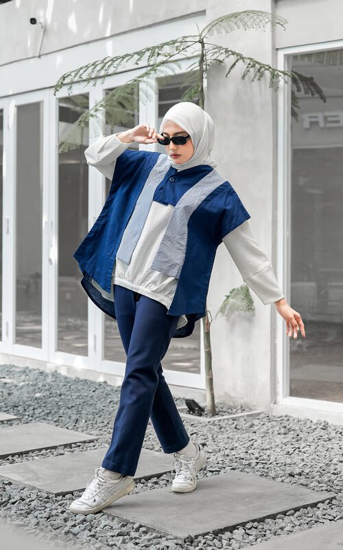 Menuju Kampus Nuansa Biru dengan outfit of the day (OOTD) hari ini