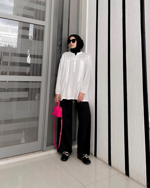 OOTD Baju Putih Celana Hitam3
