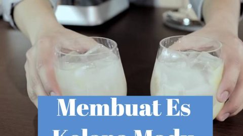 Membuat Es Kelapa Madu (1)