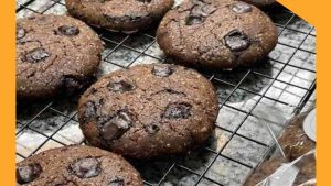 Membuat Kue Coklat Chip Cookies Istimewa (1)