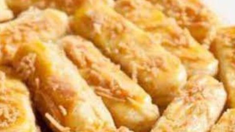 Membuat Kue Kastengel Istimewa