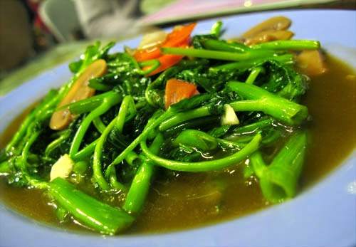 Tumis Kangkung Berbumbu Pedas