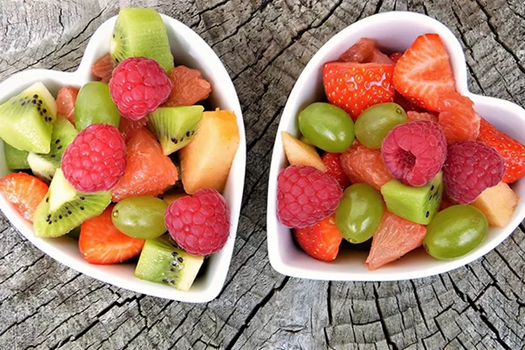 Salad Buah Segar dengan Dressing Jeruk