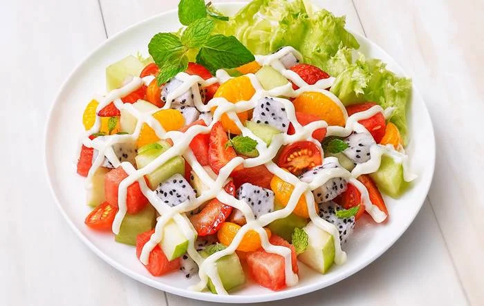 Salad Buah Segar dengan Dressing Jeruk