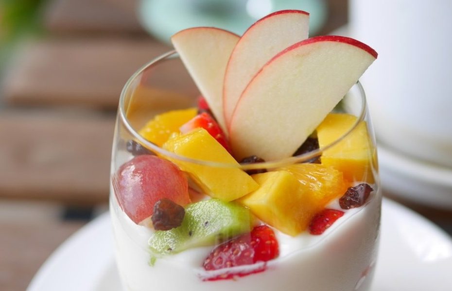 Salad Buah Segar dengan Dressing Lemon