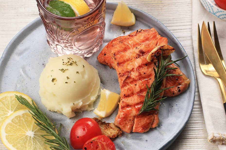 Salmon Panggang dengan Saus Lemon