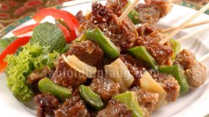 Mengolah Daging Kurban (1)