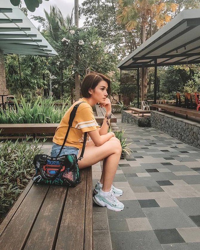OOTD yang Cocok untuk Rambut Pendek