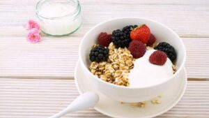 Oatmeal dengan Kurma dan Madu Sahur Sehat dan Praktis
