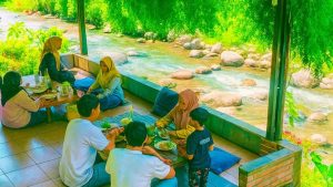 lesehan makmur trawas