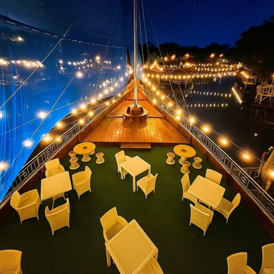Floating Resto & Phinisi Cafe Jogja