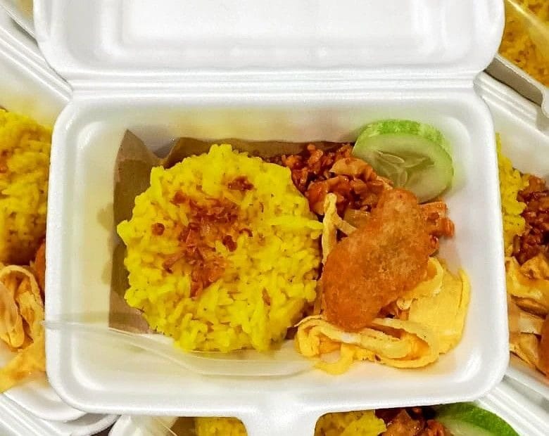 Nasi Kuning Ayam Krispi