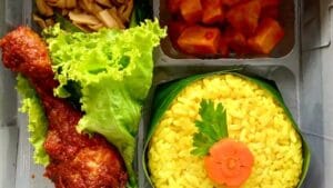 Resep Nasi Kuning dengan Ayam Bakar Nasi Kuning dengan Ayam Bakar