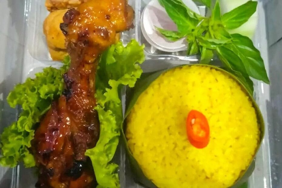 Nasi Kuning dengan Ayam Bakar1