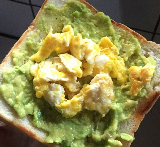 Roti Gandum Utuh dengan Alpukat