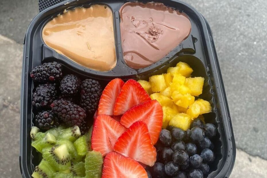 Buah Potong dan Yogurt