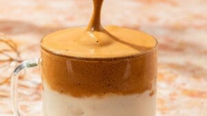 Video : Resep Kopi Dalgona Kekinian: Menyajikan Kopi Unik di Rumah Kopi Dalgona