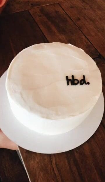 Kue Ulang Tahun Sederhana dengan Krim Susu