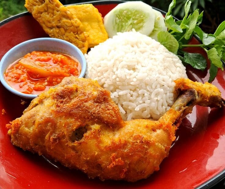 Nasi Uduk dan Ayam Penyet